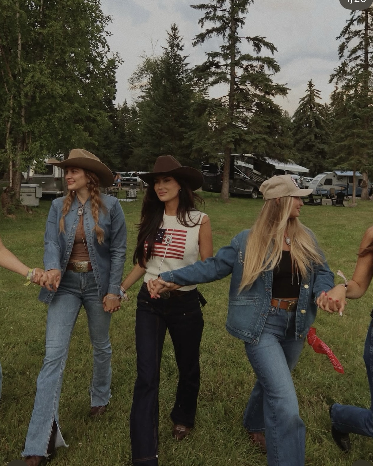 one of my fav fits :) 
Top: S
Pants: these run realllyyyy big, I’m usually a size S and got an XXS

#LTKStyleTip #LTKFindsUnder100 #LTKSeasonal