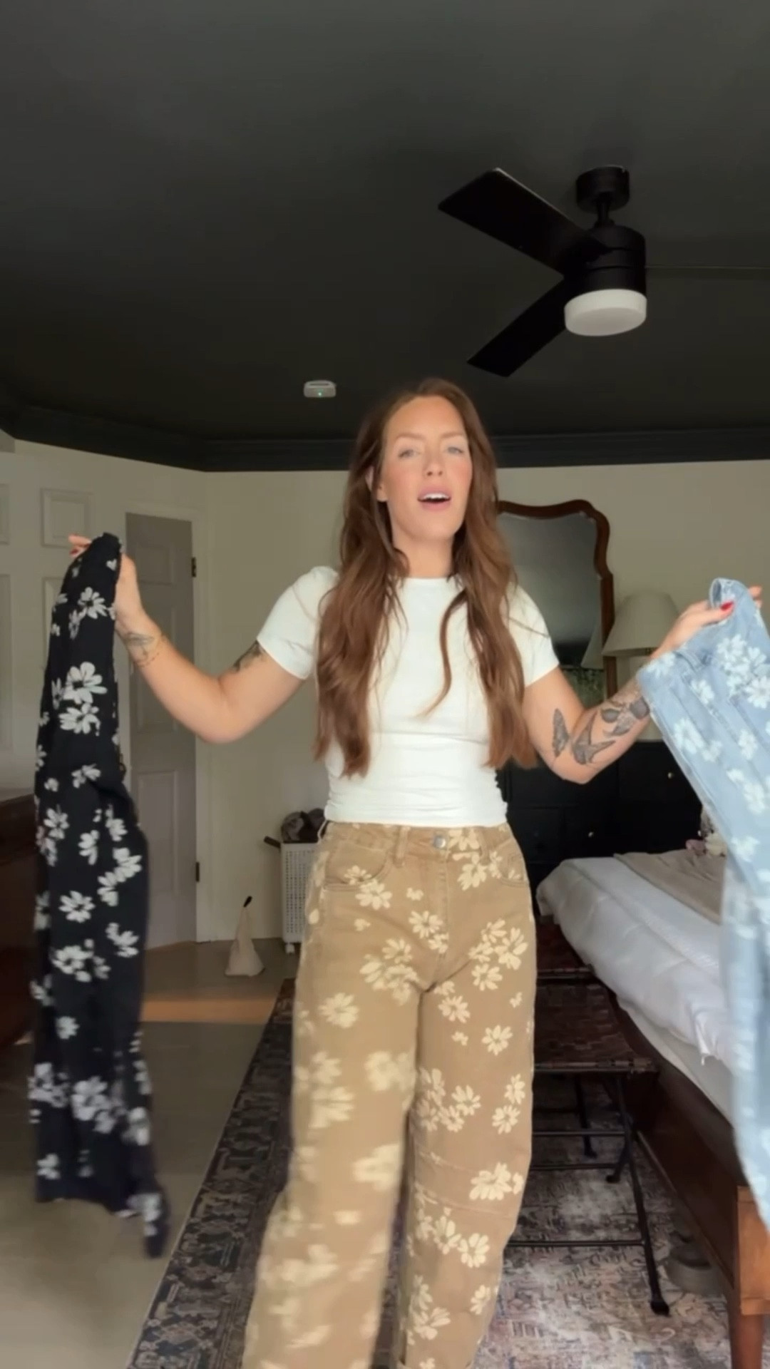 I have these floral barrel jeans in so many colors - so cuteeeee