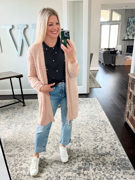 Casual Everyday Outfit 


Fashion  Fashion guide  Style tips  Casual  Casual lifestyle  Denim jeans  Cardigan  Sweater  Lifestyle  Blogger  Blogger outfit  Outfits for her 

#LTKover40 #LTKstyletip