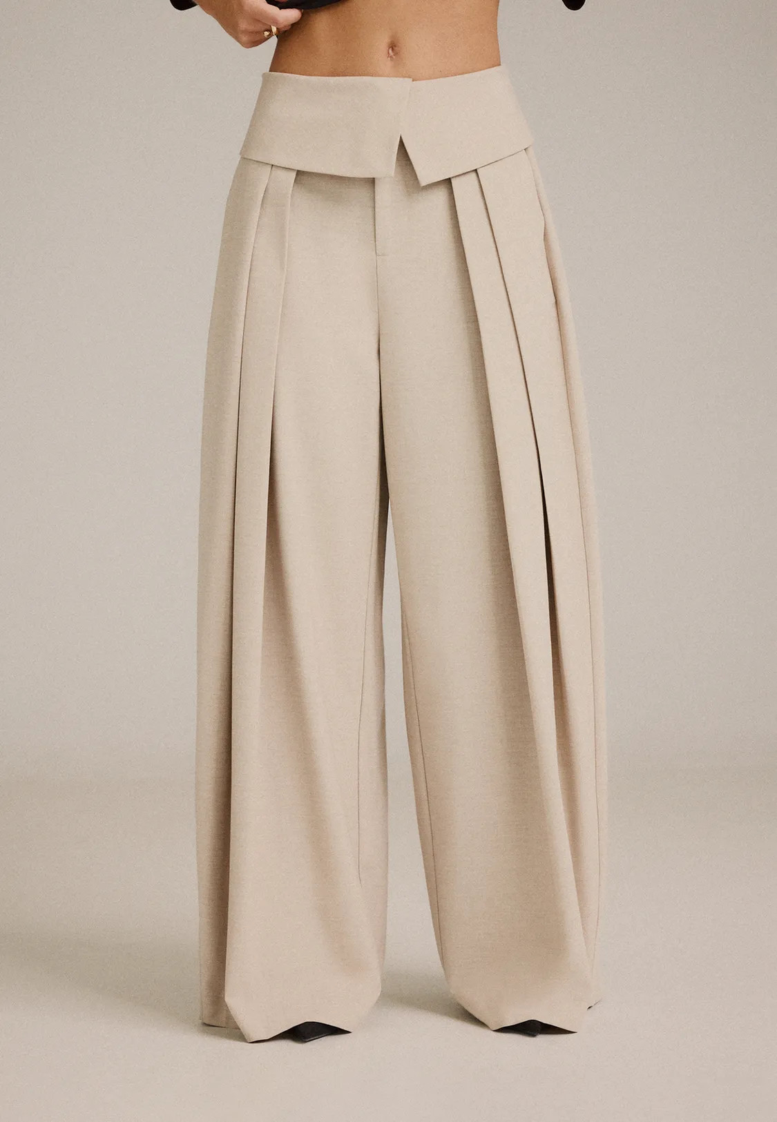 Weite Hose mit Umschlagbund - Hosen f\u00fcr Damen | Stradivarius Deutschland | Stradivarius DE