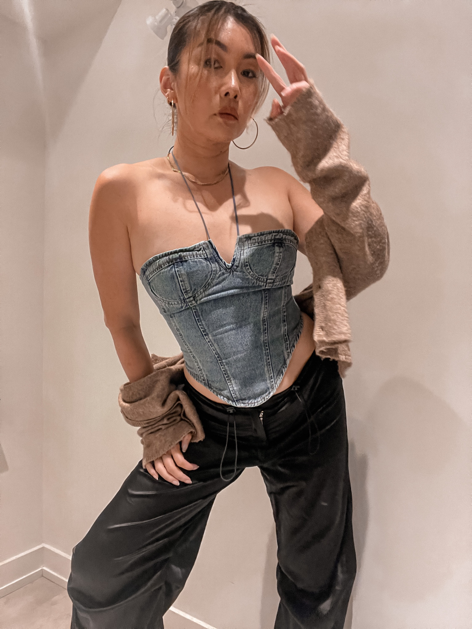 Can’t get over this Jean corset! 

#summeroutfits #jeans #corset #lotd #ootd 