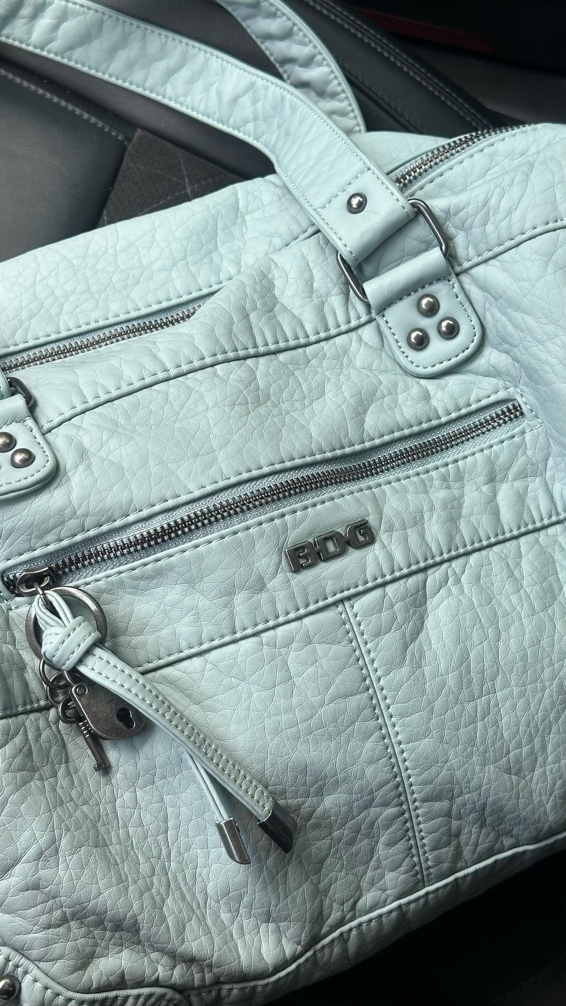 Cindy BDG bag #UOCommunity
#VOPartner #BDG
@urbanoutfitters