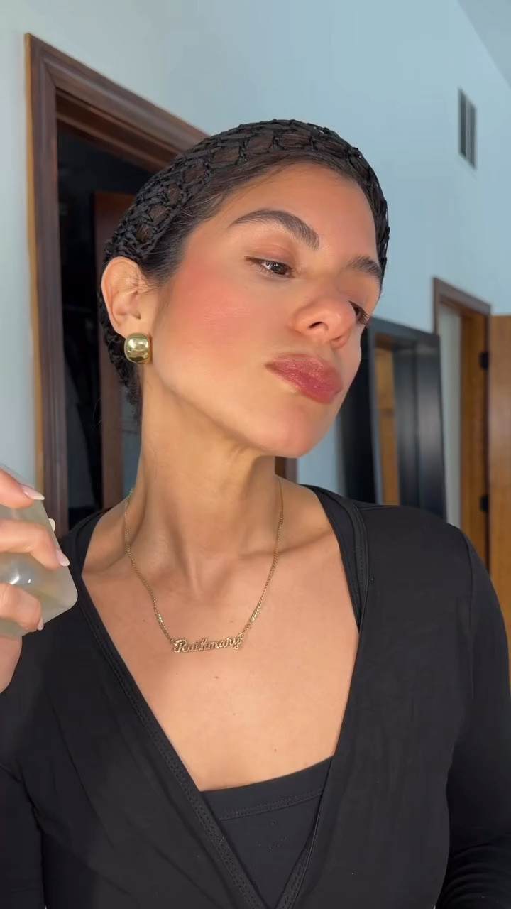 The final steps every girl understands.
Hair, perfume, confidence.
Happy Women’s Day to all the beautiful women out there ✨

@definemefragrance @sniffwithsteph Nearly Noon
@khadlajperfumes Fursan White

#hair #tubi #dominicana #explore #perfume 

Hair, tubi, perfumes, perfume layering, dominicana, latina, dia internacional de la mujer, women’s day