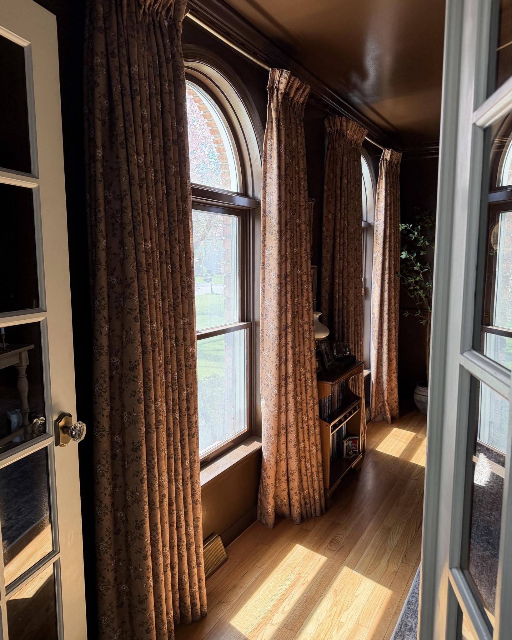 Practical magic inspired office🌙✨🕯️
