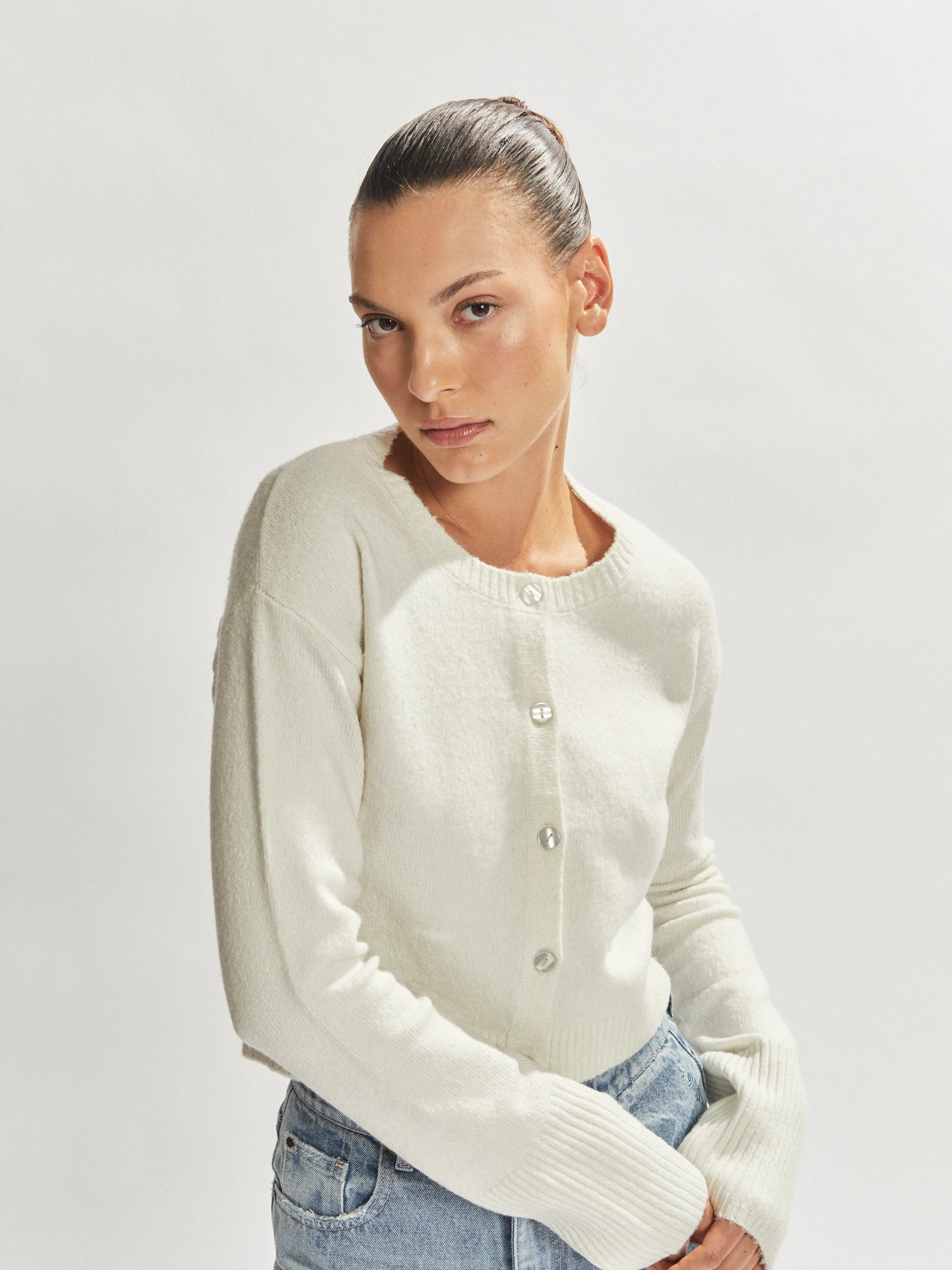 Rayne Cardigan White | One Mile