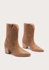 Petra Nutmeg | KAANAS