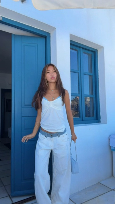 top sold out hollister
jeans studio seven