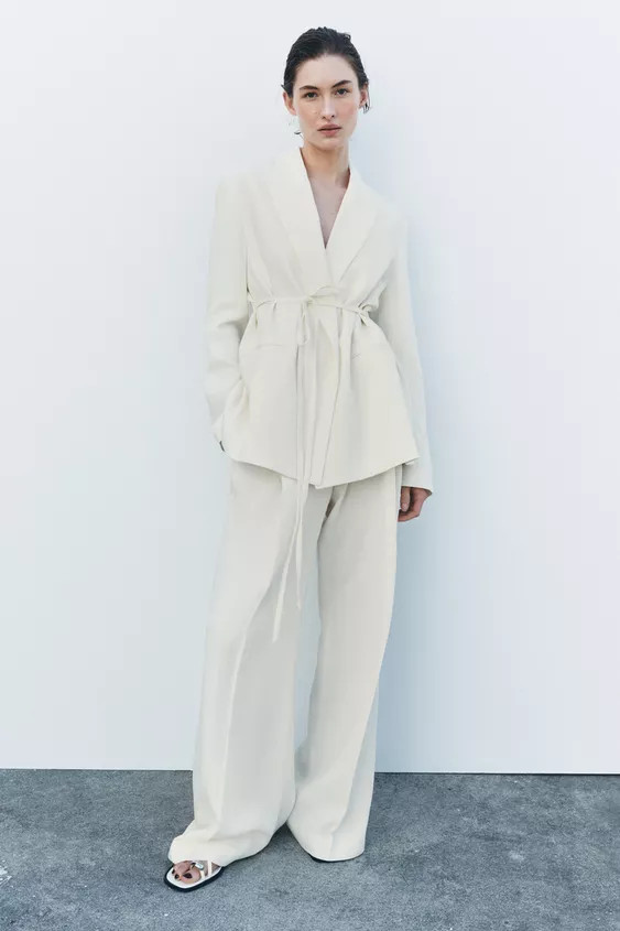 ZARA WOMAN COLLECTIONPants made of linen and viscose blend yarn. Front pleat detail. Front zip, b... | Zara US