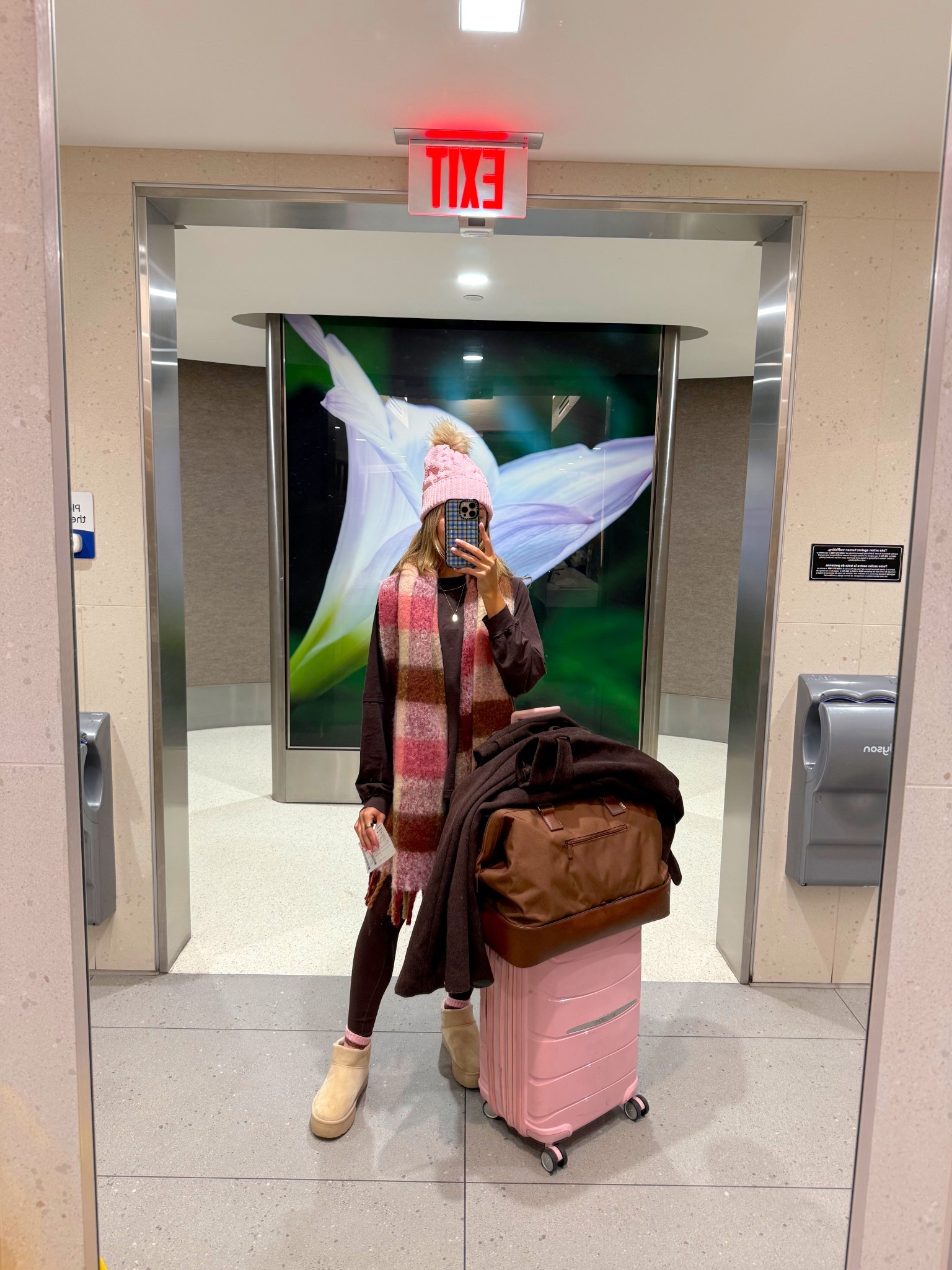 the cutest outfit for a travel day home to the cold🩷❄️