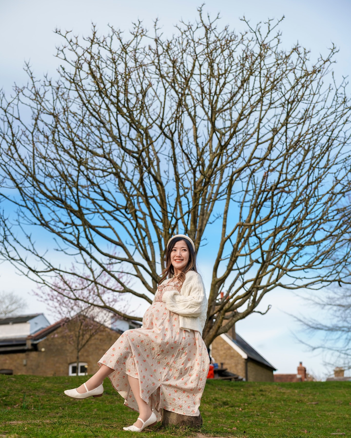This feels as magical as a Big Fish Story🤍

I sat down on this cute mushroom wooden stool and wasn’t aware of the beautiful background. How amazing @vimage.pro captured these beautiful photos and they remind me of the film Big Fish🥰🤍

📸 shot and edited by: @capturewithvic @vimage.pro @sony.unitedkingdom @alphauniversebysony.eu @adobeuk 
PM us if you’d like to hire us for photography in London💕

Outfit details🎀
Midi dress: @amazon

📍National Trust - Emmetts Garden, London, March 2025

#emmettsgarden #bigfish #pregnancyjourney #pregnancyglow #pregnancy #momtobe #mamatobe
#modernprincess #princesscore  #princessaesthetic #thirdtrimester #londoninspring #springinlondon 
#londonfashionblogger  #dreamyaesthetic #femininestyle #girlyaesthetic #newchapteroflife #pregnant #motherhood #motherhoodjourney

🗝️ Feminine elegant classy style, modern princess, gender reveal, gender prediction, maternity photography, maternity shoot, maternity spring midi dress

#LTKmaternity #LTKpetite #LTKdresses
