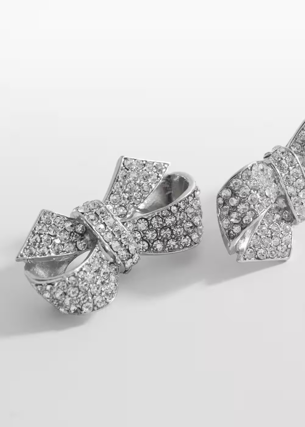 Rhinestone bow earrings | MANGO (UK)