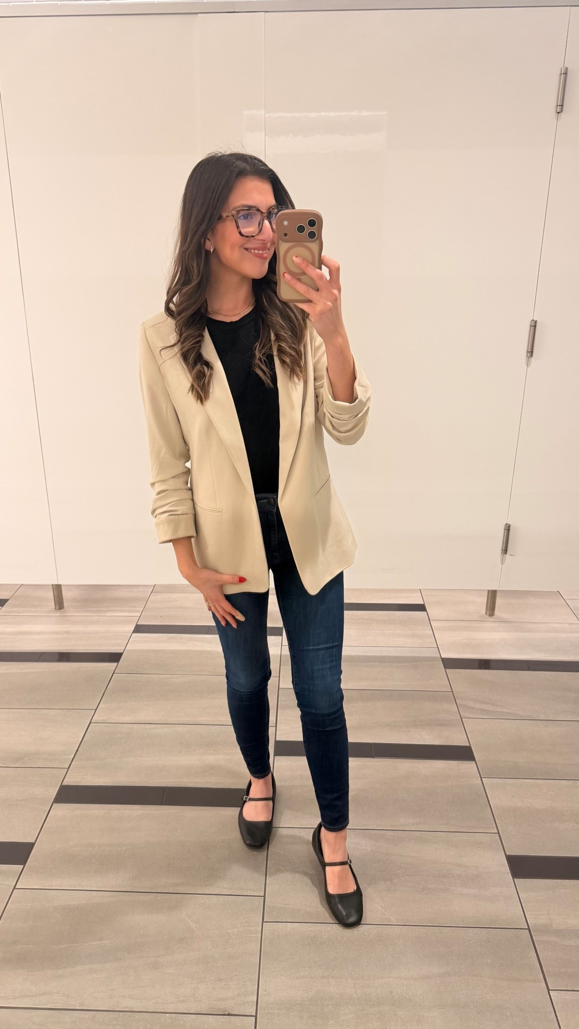This blazer is EVERYTHING 👏🏻 it’s doubled lined, has the scrunch sleeves and is perfectly oversized! Such a perfect office OOTD staple 🖤 It’s on sale too, I got a size 0!

#LTKSaleAlert #LTKootd #LTKWorkwear