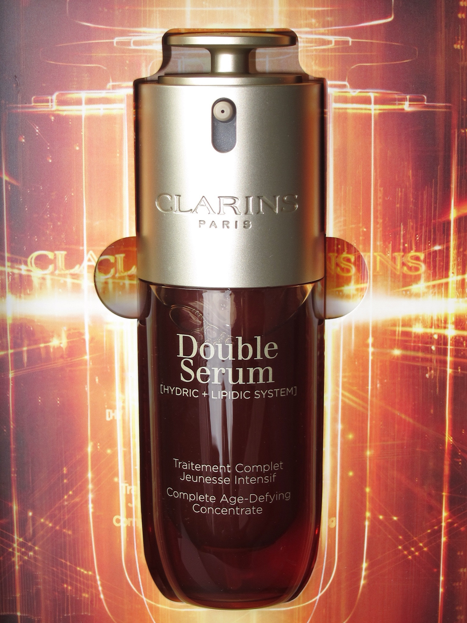 Clarin’sDouble Serum Anti-Aging + Anti-Wrinkle Serum


Iconic 2-in-1 serum revolutionized, now with 22 plants including Organic Giant Provençal Reed* and Turmeric plus 5 active molecules. Visibly firms, smoothes, boosts radiance + refines pores in 7 days.**

THE POWER TO CHANGE YOUR SKIN'S FUTURE
The most advanced generation of our worldwide bestseller , reimagined. Inspired by 5 years of epigenetics research, this unprecedented 2-in-1 formula pushes the boundaries by targeting 2 types of aging: chronological and now environmental + lifestyle with 22 powerful plants and 5 active molecules.
NEW EPI-AGING DEFENSE TECHNOLOGY
A breakthrough discovery of NEW Organic Giant Provençal Reed' extract helps neutralize the visible effects of environmental + lifestyle aging. At Clarins, we call this Epi-aging.
+
AGE-DEFYING TURMERIC, POTENT PLANT EXTRACTS + 5 ACTIVE MOLECULES
(including Peptides, Hyaluronic Acid and Vegetal Squalane)
Boost skin's 5 vital functions while reinforcing skin's moisture barrier? with 24H hydration. 3
HIGH TECH FORMULA INSPIRED BY SKIN'S NATURAL COMPOSITION
Our biomimetic two-phase formula delivers the ideal ratio of 2/3 water soluble (hydric) and 1/3 oil soluble (lipidic) ingredients.
UNPRECEDENTED RESULTS
Just one drop for younger-looking skin.* In 7 days, skin is visibly firmer, smoother, more radiant with refined pores.
Ideal for all ages, all genders, all ethnicities, all skin types - even the most sensitive skin.

#LTKHoliday #LTKGiftGuide #LTKBeauty