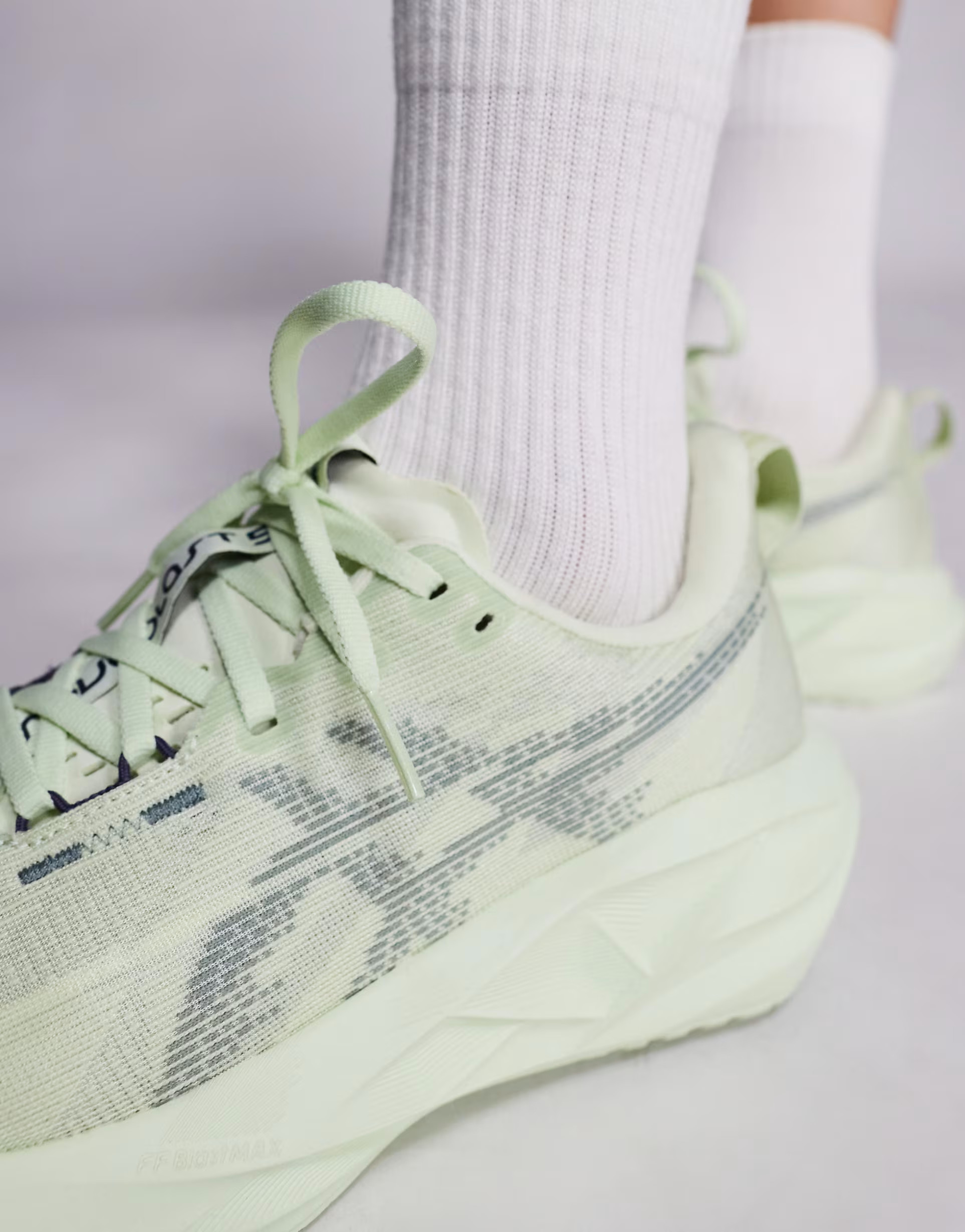 Asics Novablast 5 running trainers in green | ASOS (Global)