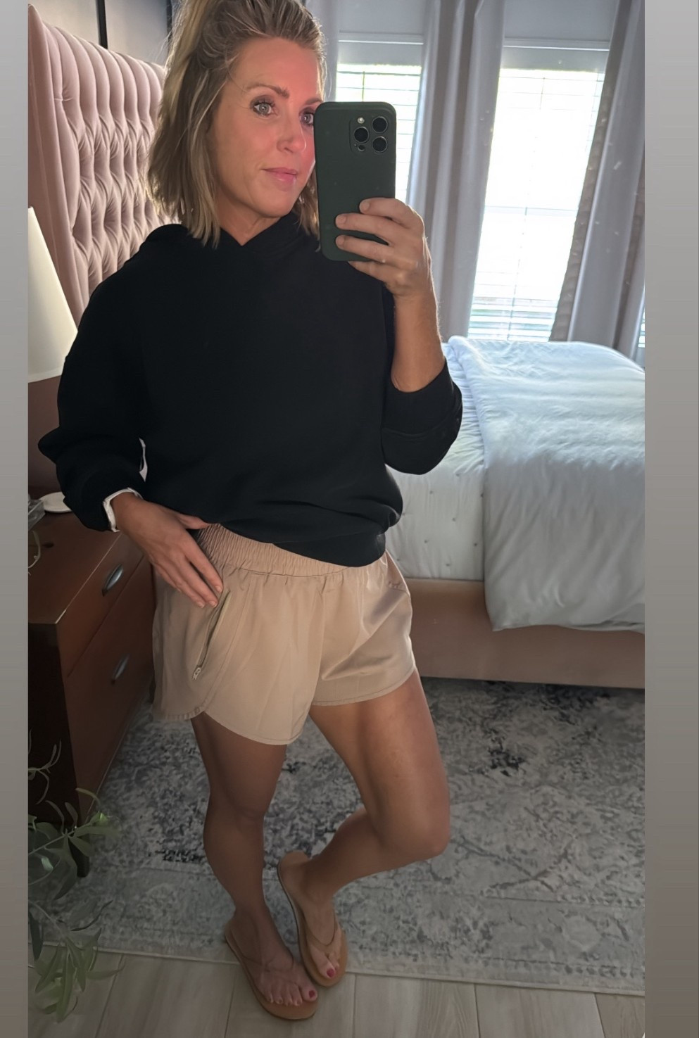 Wearing a medium in everything! Shade “Dark Tan” in the tanning foam.  ☀️
