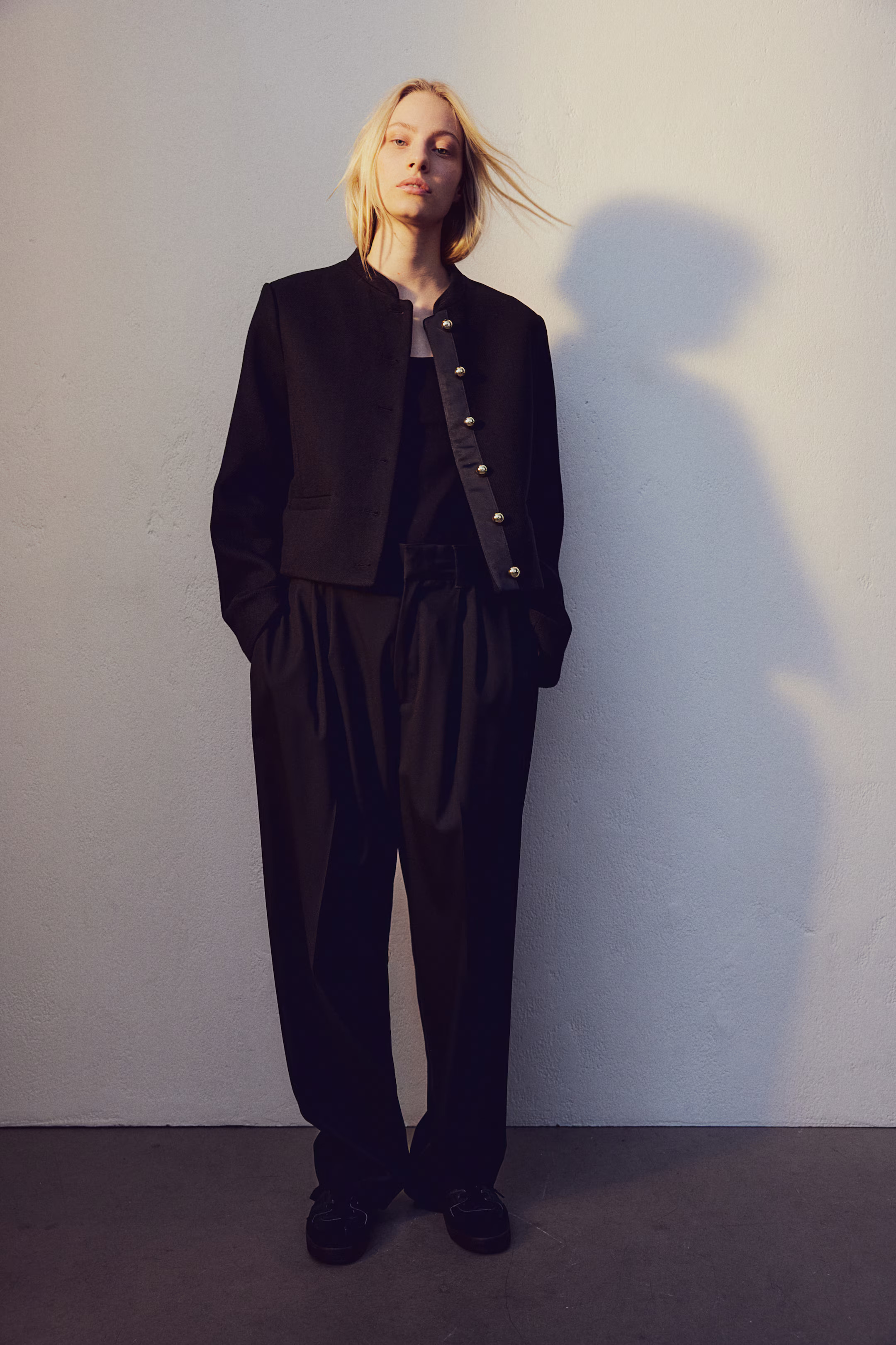 Jacke mit dekorativen Knöpfen | H&M (DE, AT, CH, NL, FI)