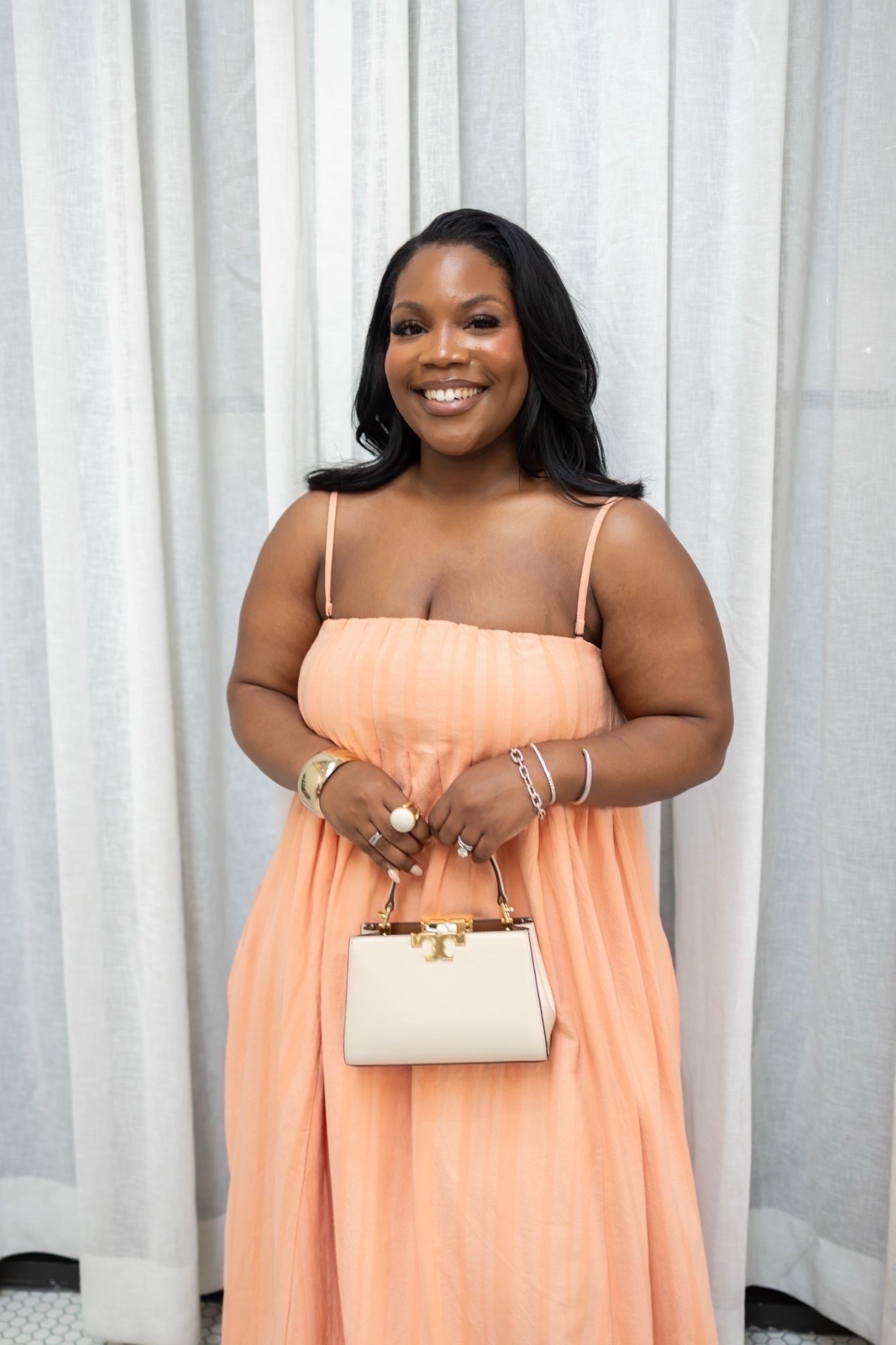 Spring in a dress 🧡 Obsessed with this flowy Free People maxi, wearing a size large!

(Spring fashion, coral dress, colorful dresses, summer fashion? Sun dress, spring style, flowy dress, maxi dress)



#LTKStyleTip #LTKPetite #LTKMidsize