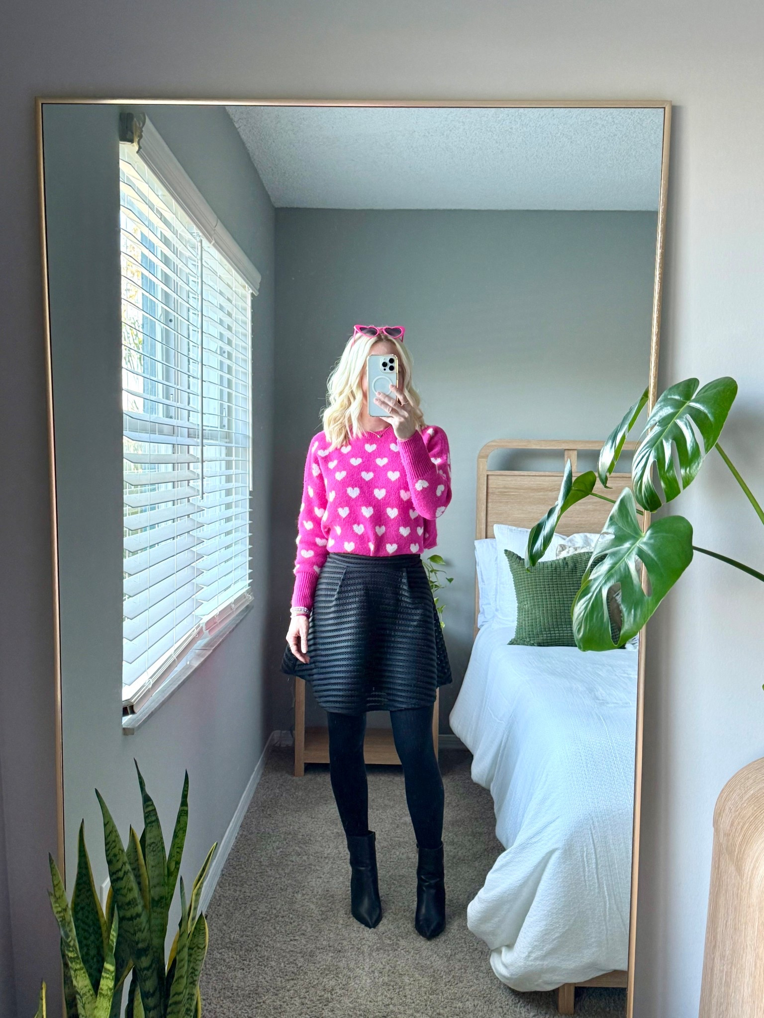 Galentine’s Day outfit 🩷

Heart sweaters, pink sweaters, office looks for Valentine’s Day, galentiens day looks  

#LTKootd #LTKValentine #LTKSaleAlert