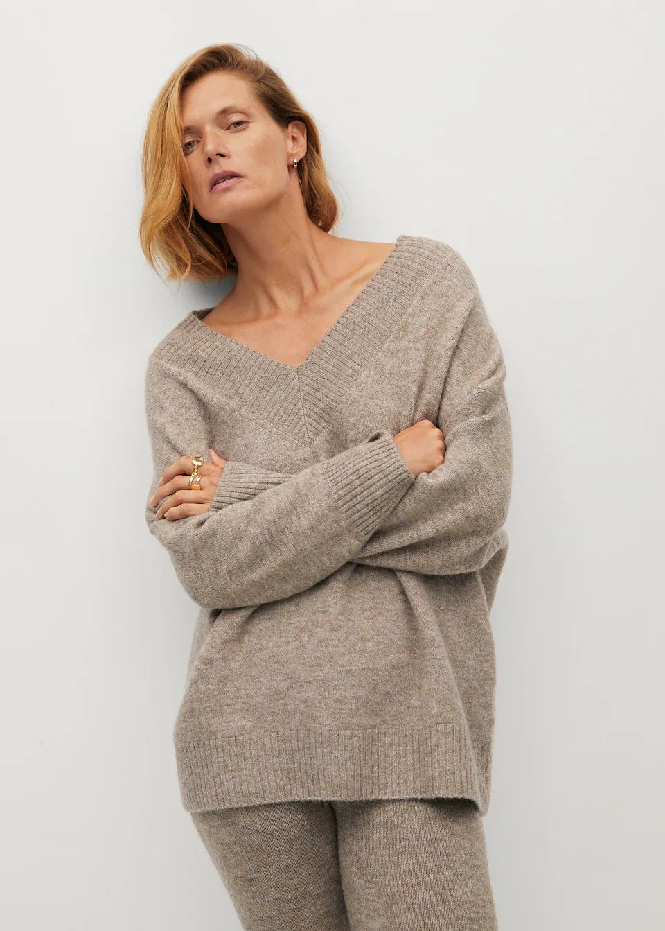 V-neck sweater | MANGO (UK)