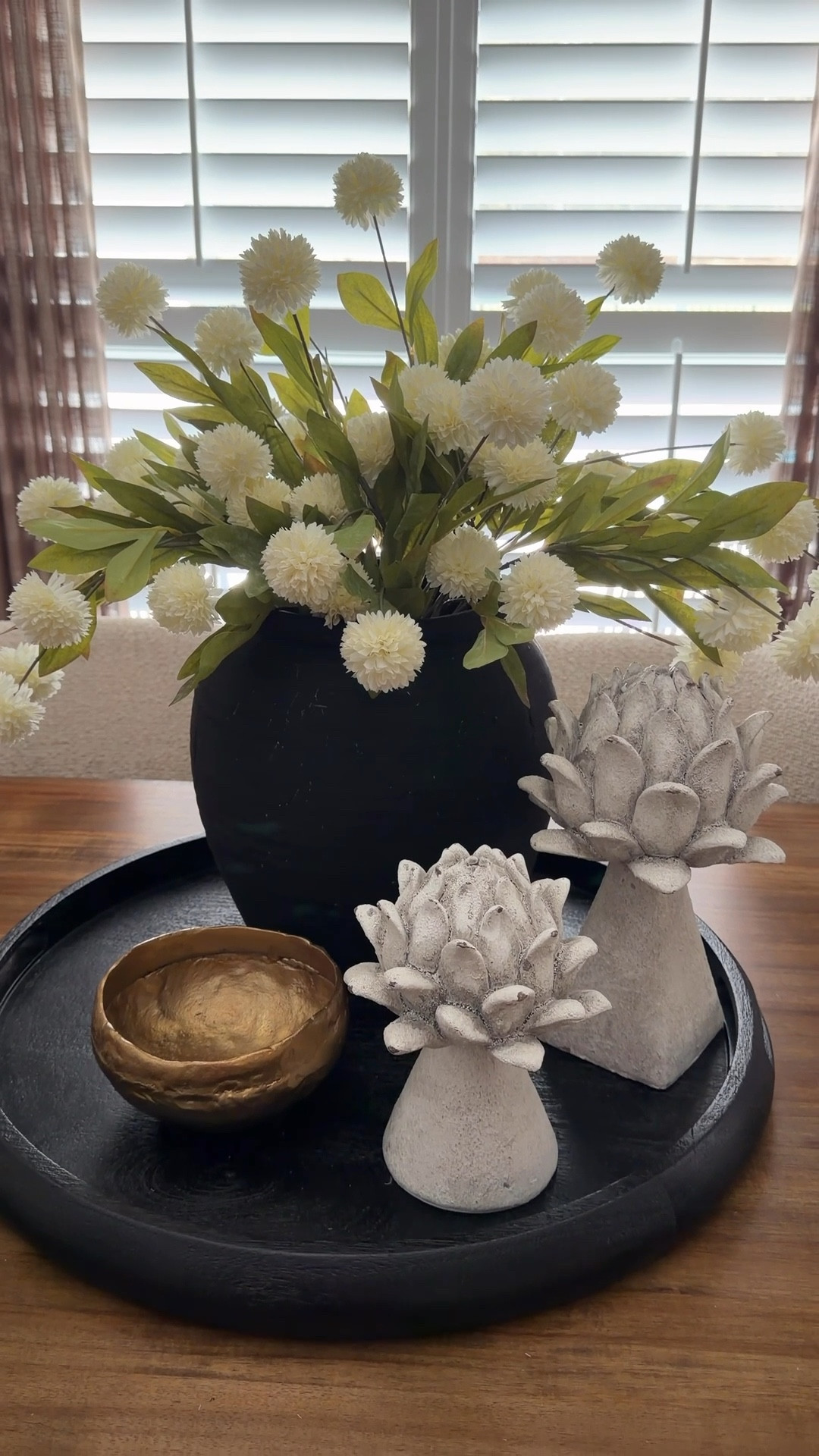 I’ve tried my fair share of pom stems… and honestly, most didn’t make the cut. The quality just wasn’t there, so back they went.

After a lot of searching, I found these, read through the reviews, and decided to give them one more shot! I’m so glad I did. These are beautiful. The poms are full and fluffy, and even the leaves look good (which is rare).

They come in a few different colors, and if you’re picky about your florals like I am… these are worth it 💕