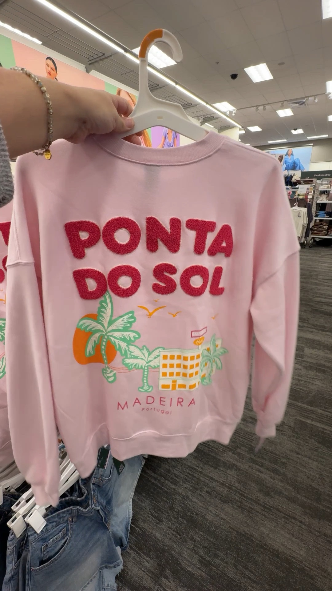 The colors on this oversized graphic sweatshirt are just STUNNING! Obsessed with this target sweatshirt from wild fable 

#LTKFindsUnder50 #LTKSeasonal #LTKSaleAlert