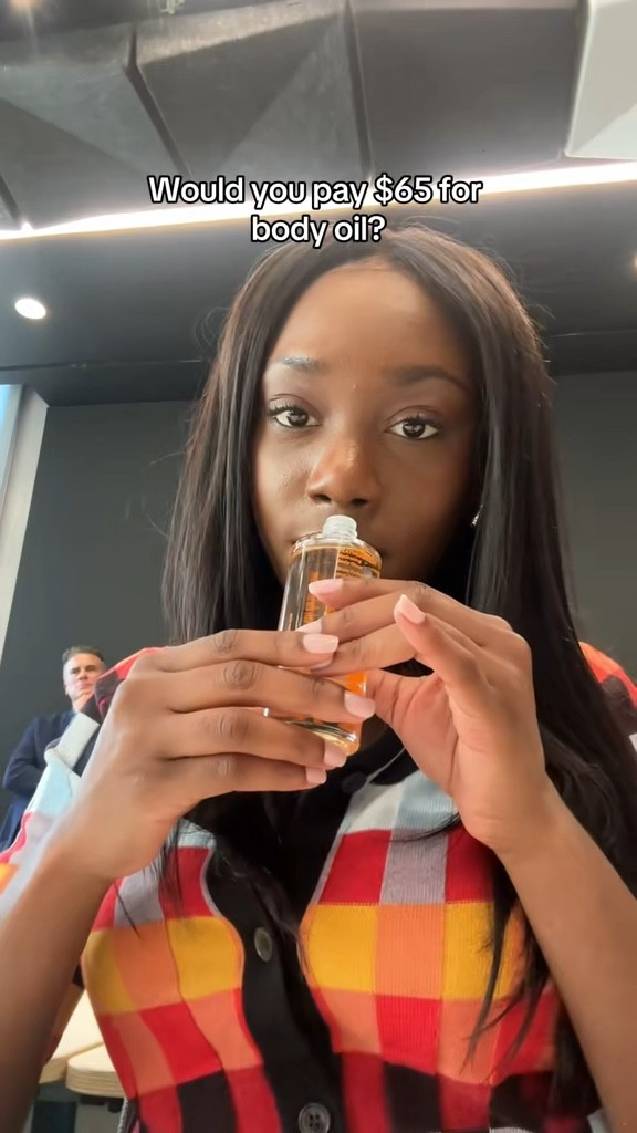 OUI the People
Featherweight Hydrating Body Gloss Oil with Squalane review 


#LTKbeauty #LTKfindsunder100 #LTKVideo