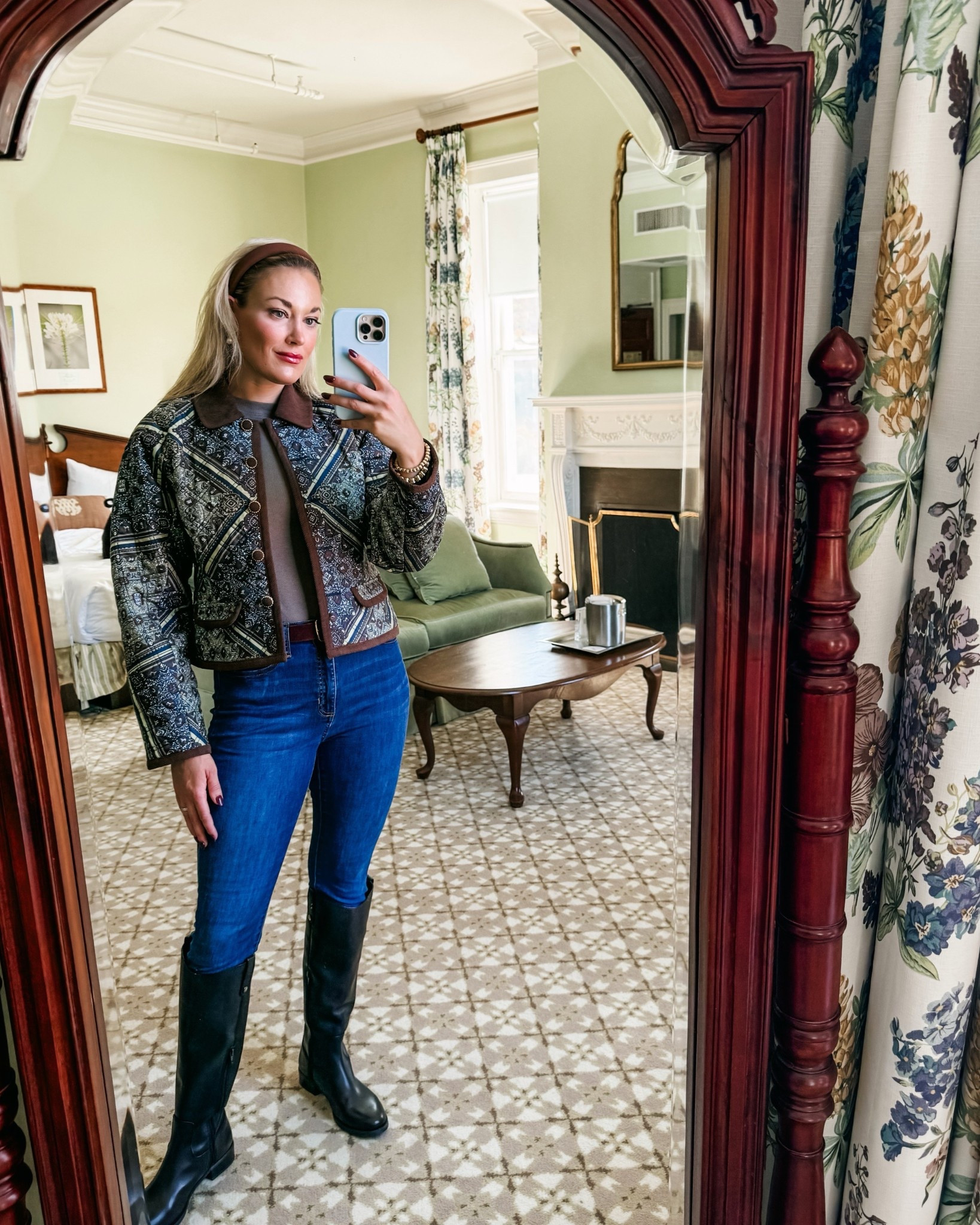 Casual fall outfit, hill house quilted jacket, skinny jeans, riding boots 

#LTKFindsUnder100 #LTKSeasonal #LTKShoeCrush