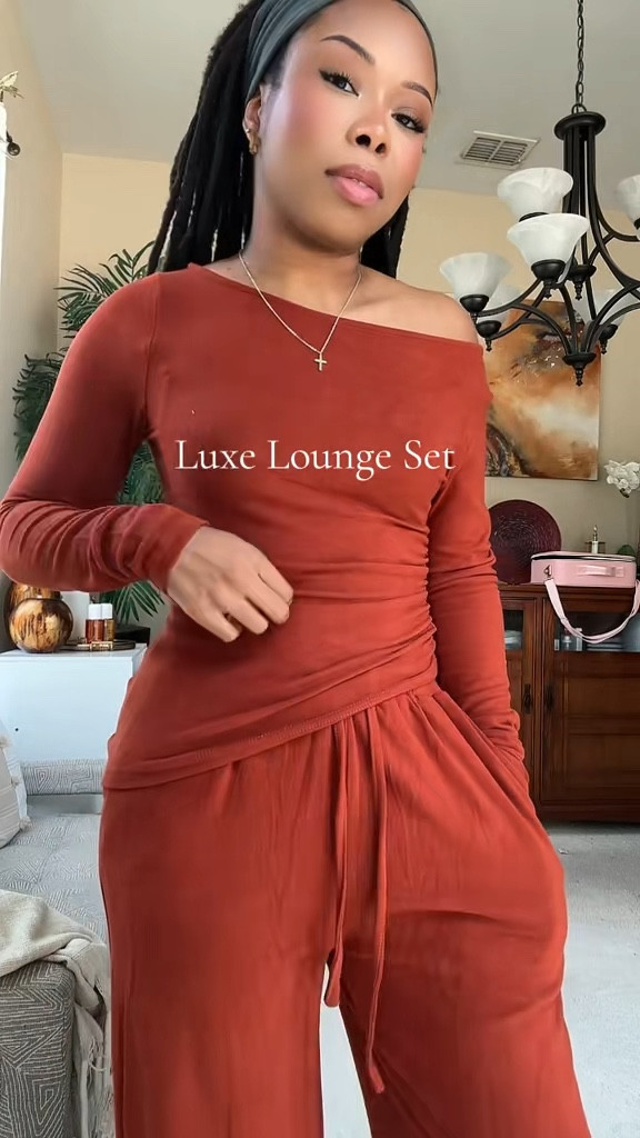 I’m obsessed with how this lounge set feels! It’s such an elevated 2 piece set. I need more colors! #loungewear #loungeset #2pieceset #cozyoutfit

#LTKFindsUnder50 #LTKOver40 #LTKStyleTip