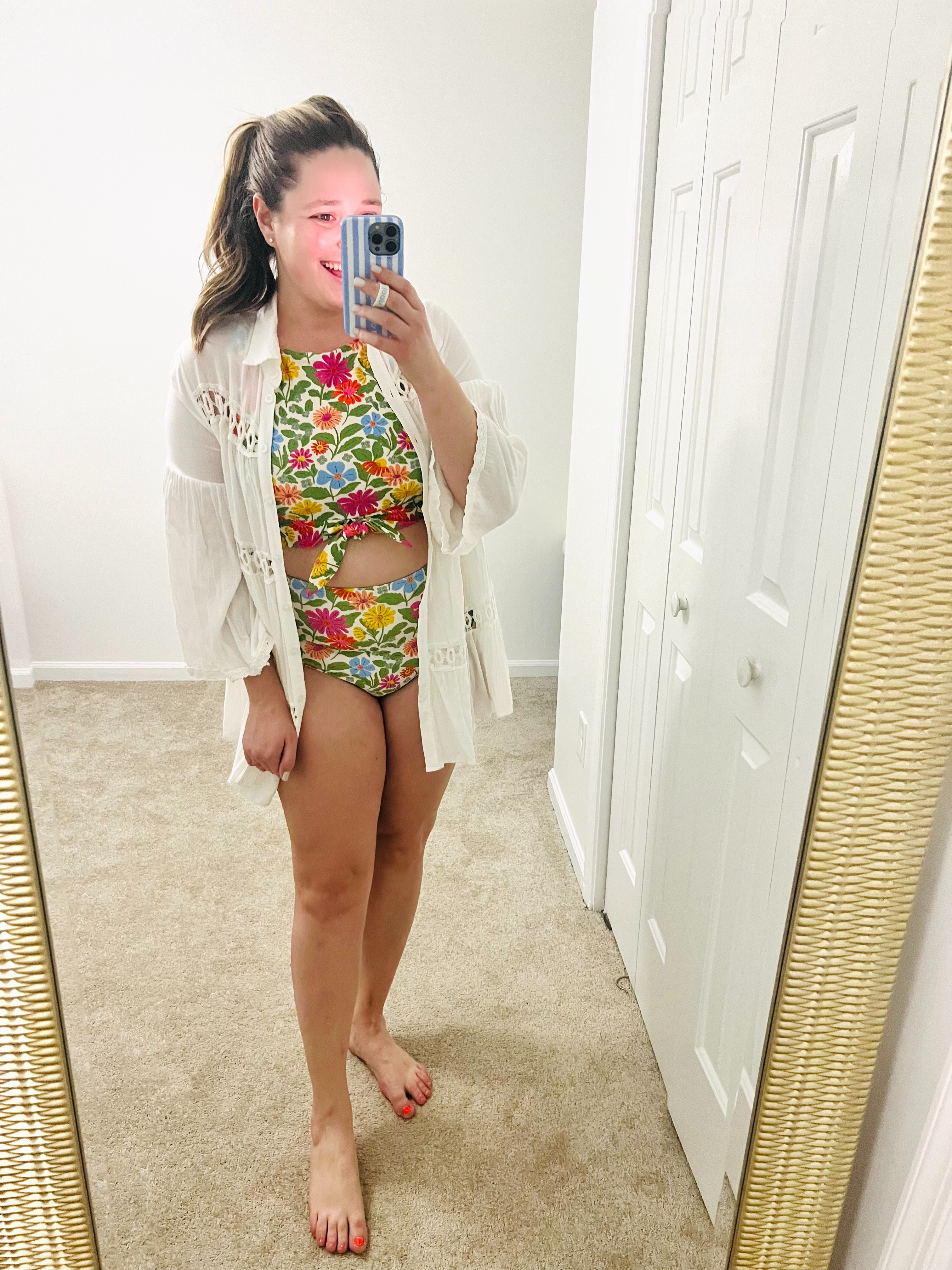 Modest Swimsuit || Retro Swimsuit || Two Piece Swimsuit || Floral Swimsuit || Lime Ricki

Love this Lime Ricki bathing suit! The top runs small- I sized up in the top! 

 