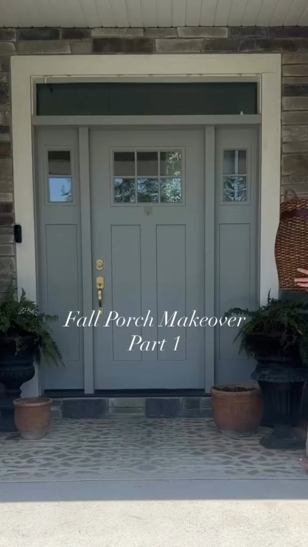 Part 1 of decorating my fall front porch 🍁 Always start with flowers! They make the hugest difference 🧡