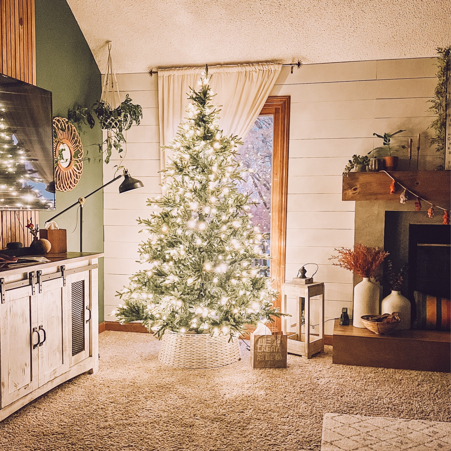 ✨Christmas tree glow! ✨

#LTKSeasonal #LTKHoliday