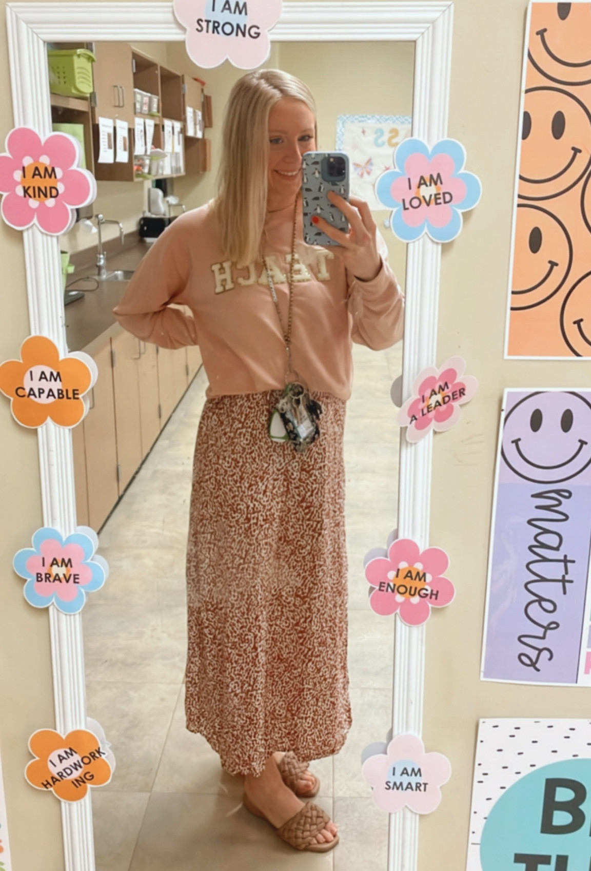 Teacher ootd💖  

Pullover @oliveandivory 💛

#shopsmall #oliveandivory #oldnavy #target #teacher #teacherootd 

#LTKshoecrush #LTKworkwear #LTKMostLoved