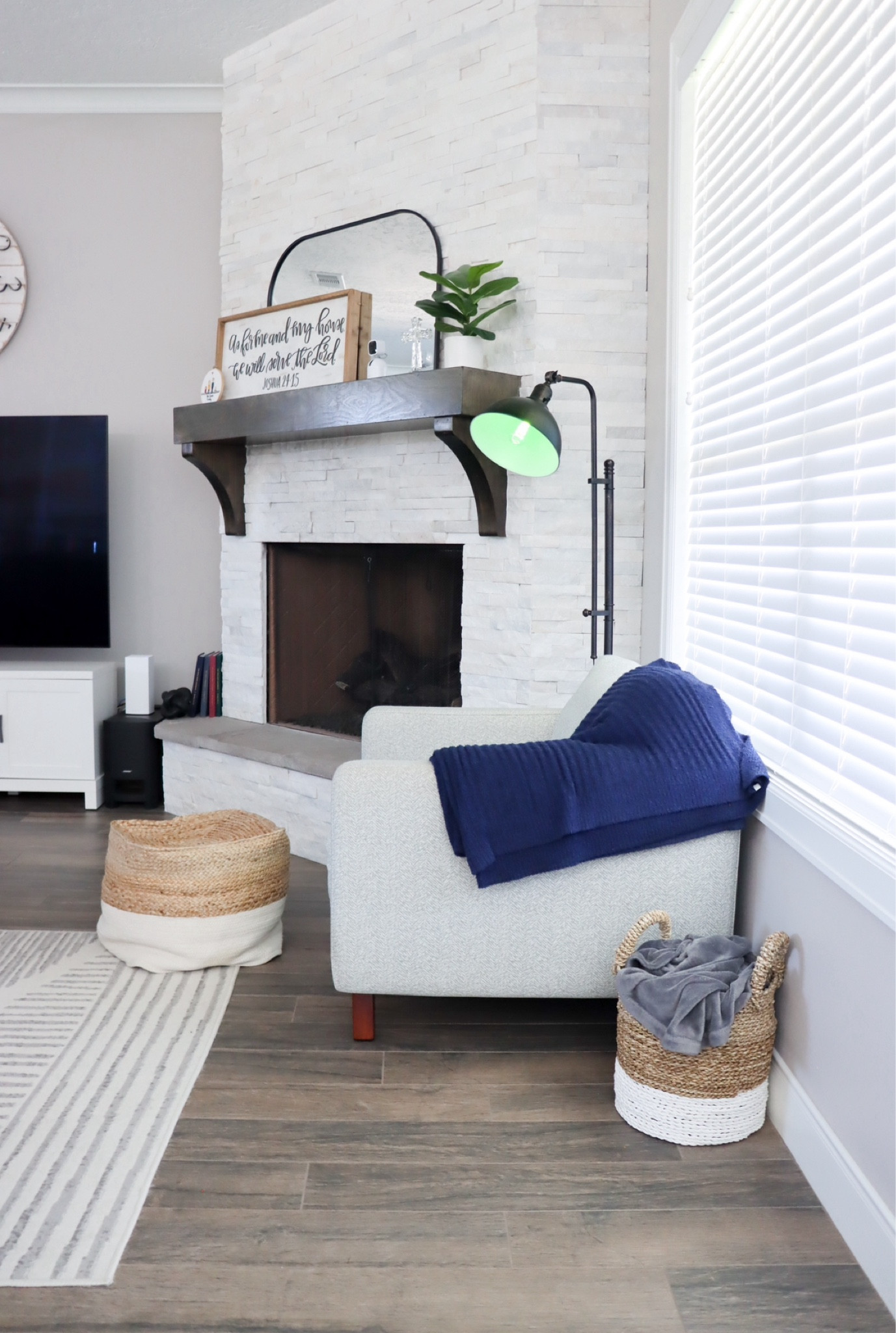 #ad Grab @gelighting Cync smart lights on your next @target run! I can’t believe I waited so long to get these. They really just elevate your home to the next level.

You control them through the Cync app where you can choose from so many light colors, adjust the brightness level or even sync the lights to music or create light shows.

They’ve seriously thought of it all! Schedule your lights and connect to Amazon Alexa or Google Home for easy use. These are awesome! #LifeinCync #TargetPartner #Target

#LTKSaleAlert #LTKHoliday #LTKHome