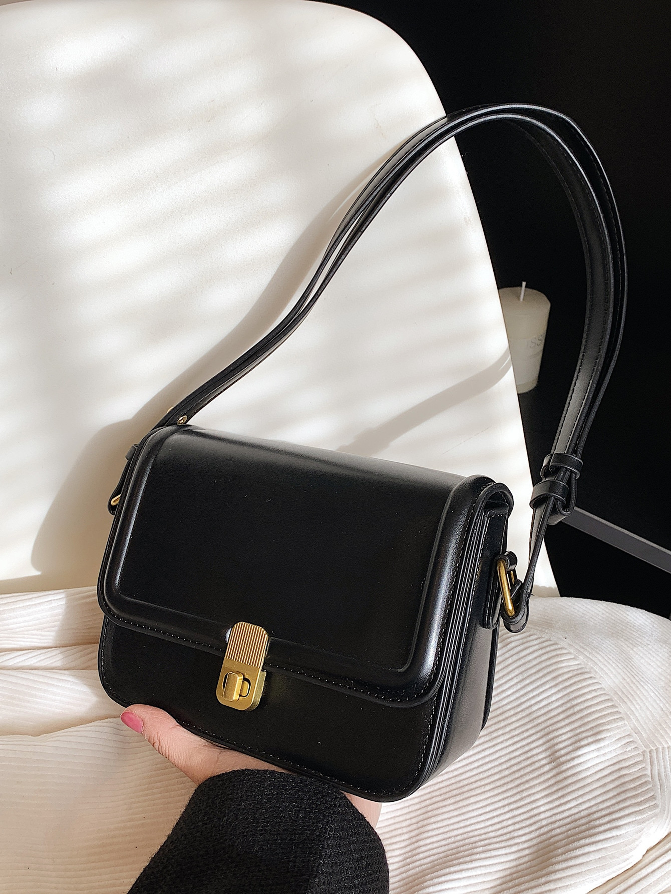 Bolsa quadrada trava de torção aba | SHEIN