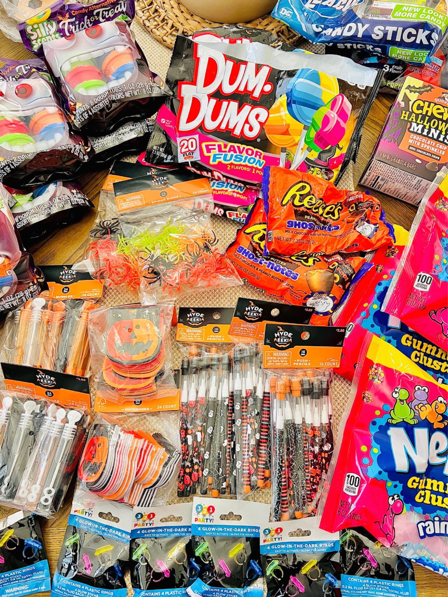 Halloween goody bag inspiration 🎃👻🍬

#halloween #goodybags #trickortreat #classroomsnacks #partyfavors 

#LTKHalloween #LTKparties #LTKkids