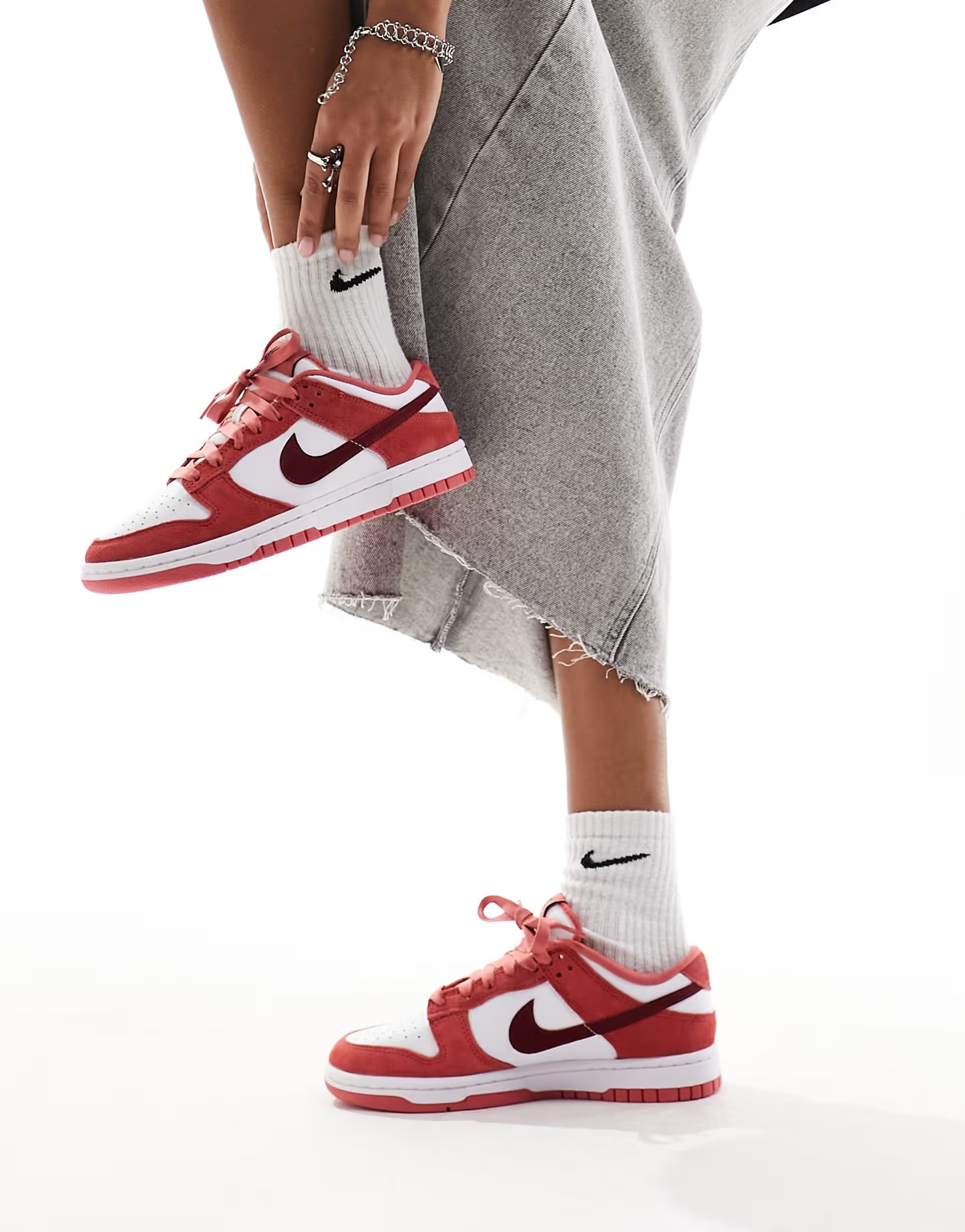 Nike Dunk Low sneakers in red | ASOS | ASOS (Global)