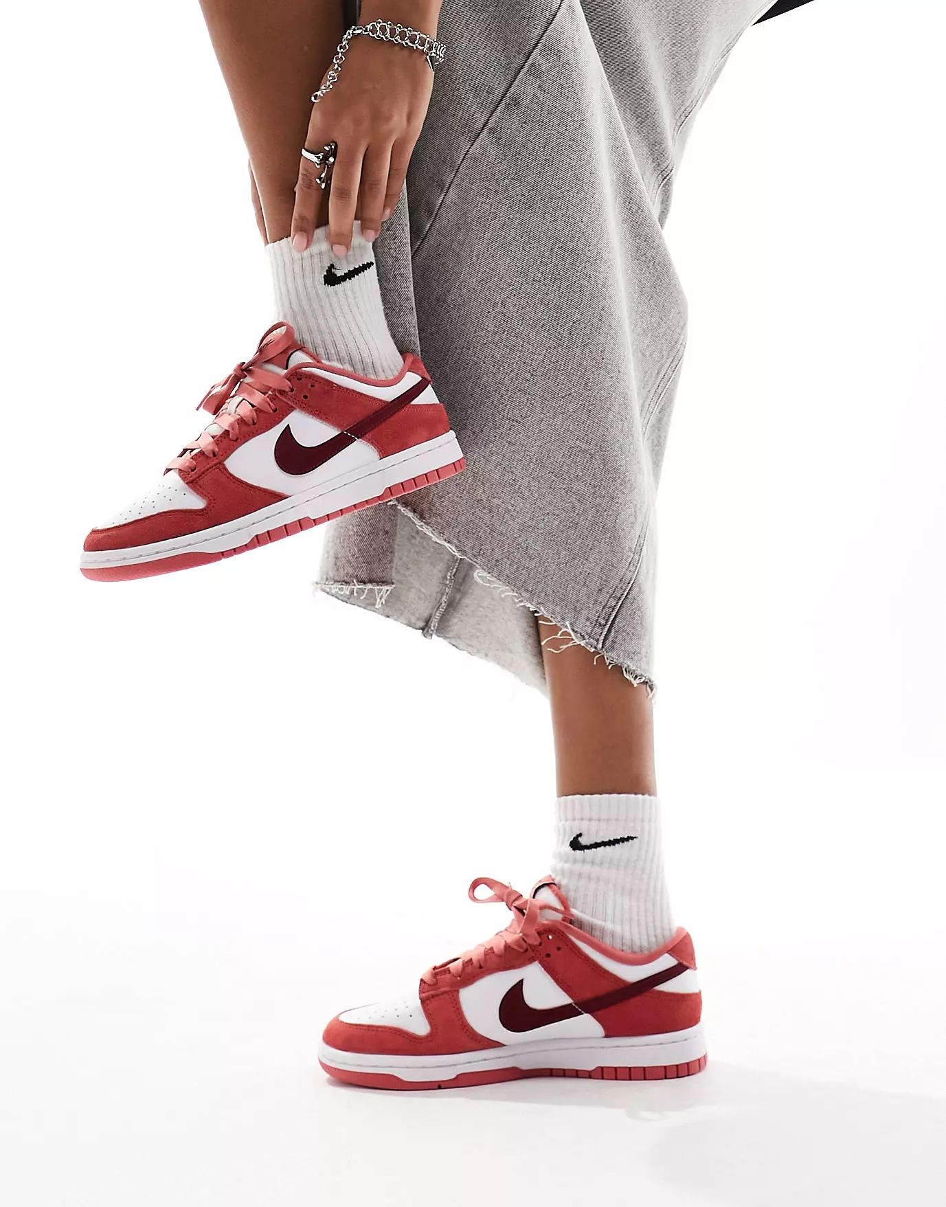 Nike Dunk Low sneakers in red | ASOS | ASOS (Global)