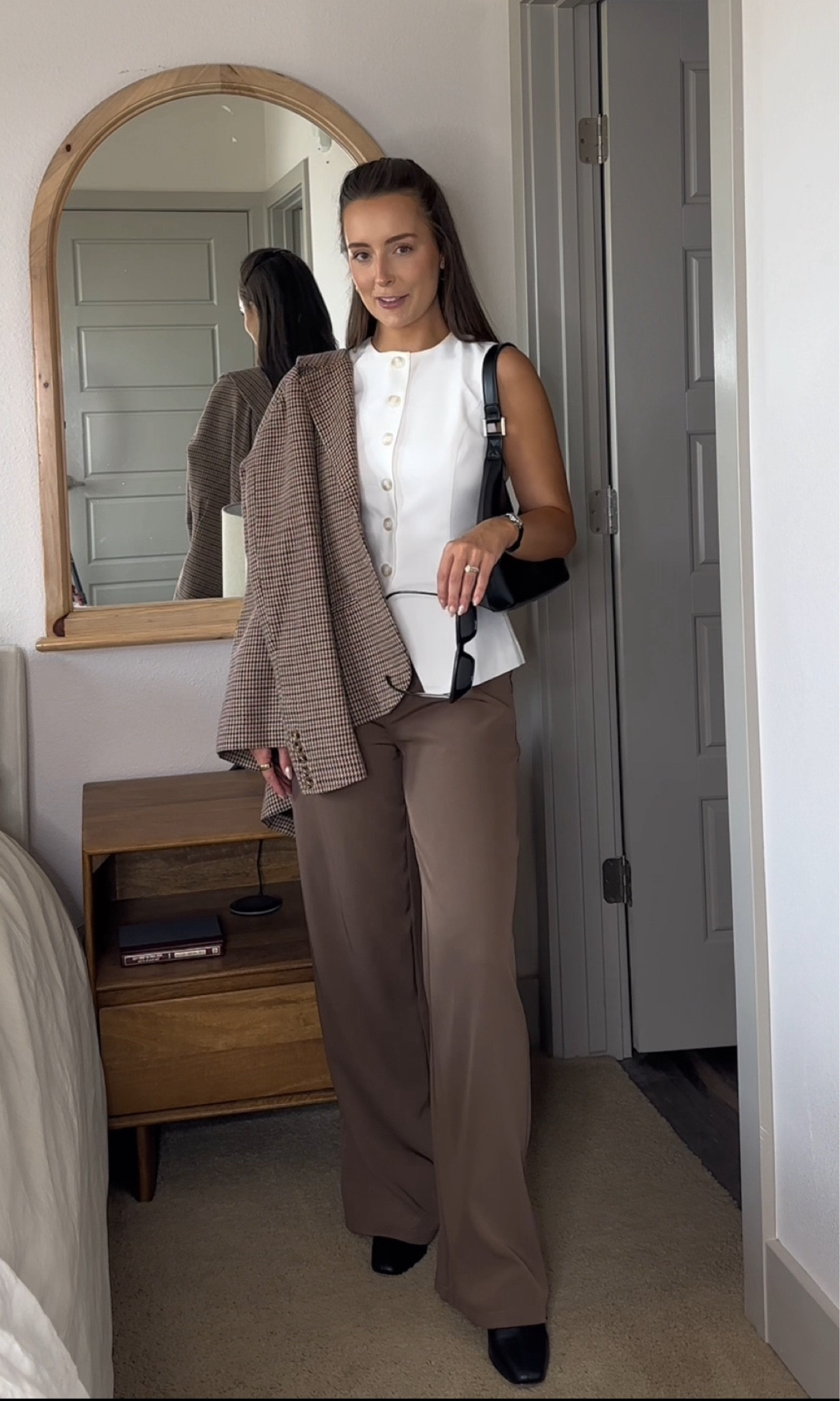 Styling my new @timex Cavatina watch for fall 🍂☕️🕰️ #ad #timex #timexcavatina #falloutfit #workoutfit #minimalstyle #fallstyle