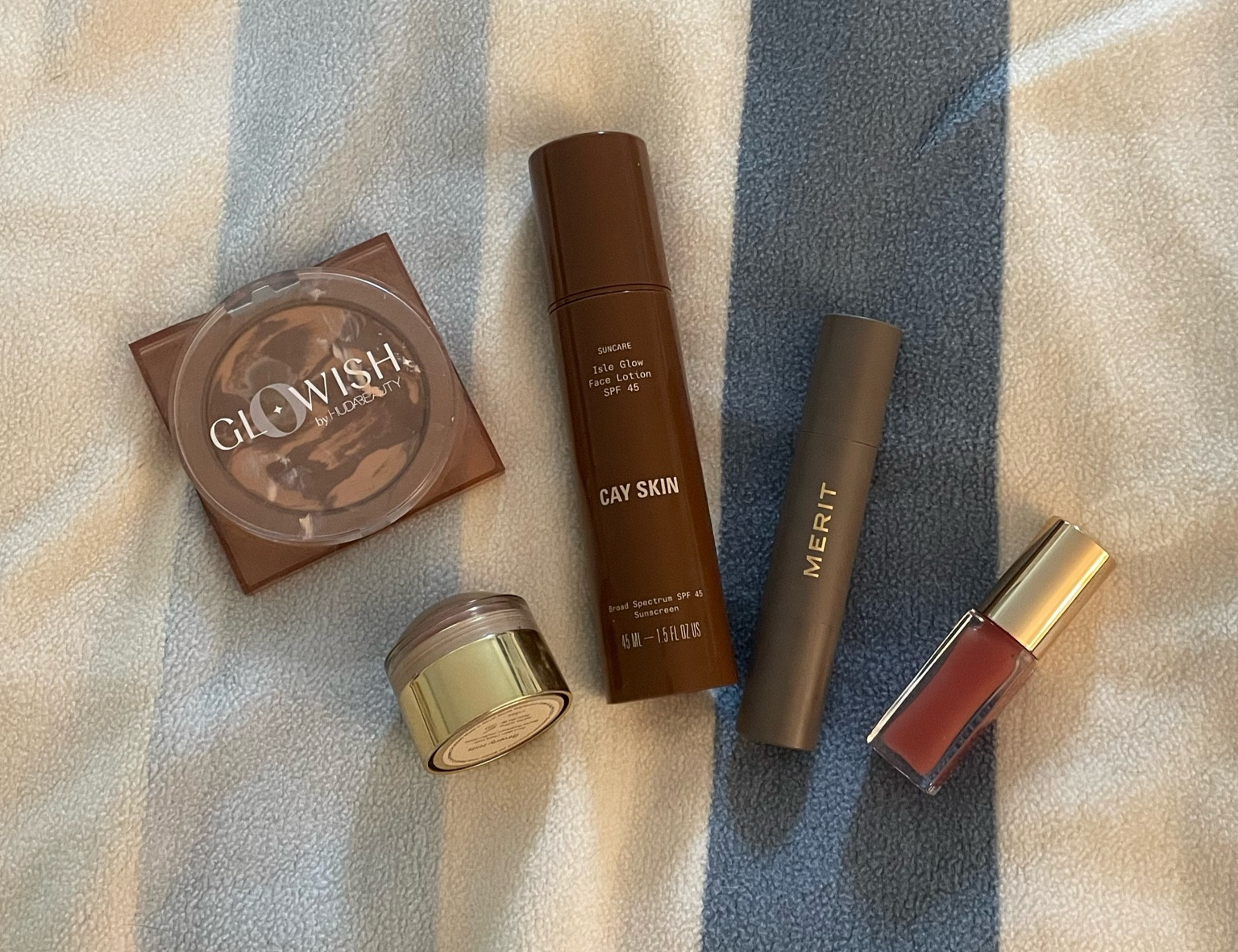 5 minute makeup routine! For those busy mornings 


#LTKFindsUnder50 #LTKFindsUnder100 #LTKBeauty