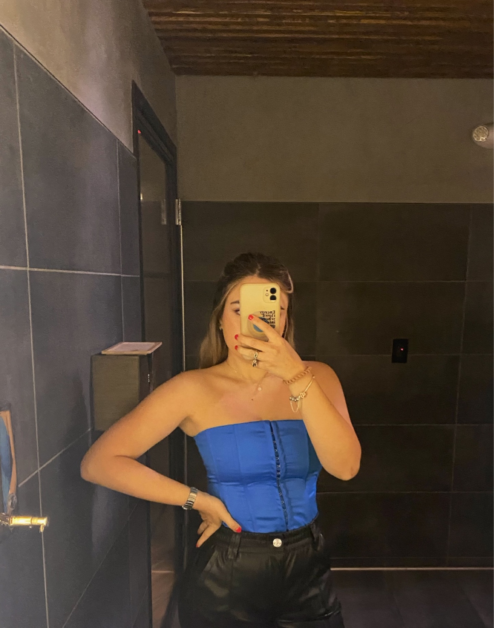 Tell me this corset isn’t such a must have 🫢 i literally saw it when i was pregnant and obvi didn’t fit into it but i loved it soooo much i came back for it once i got 🫰🏼snatched🫰🏼 again 😂

#LTKU #LTKFind #LTKstyletip