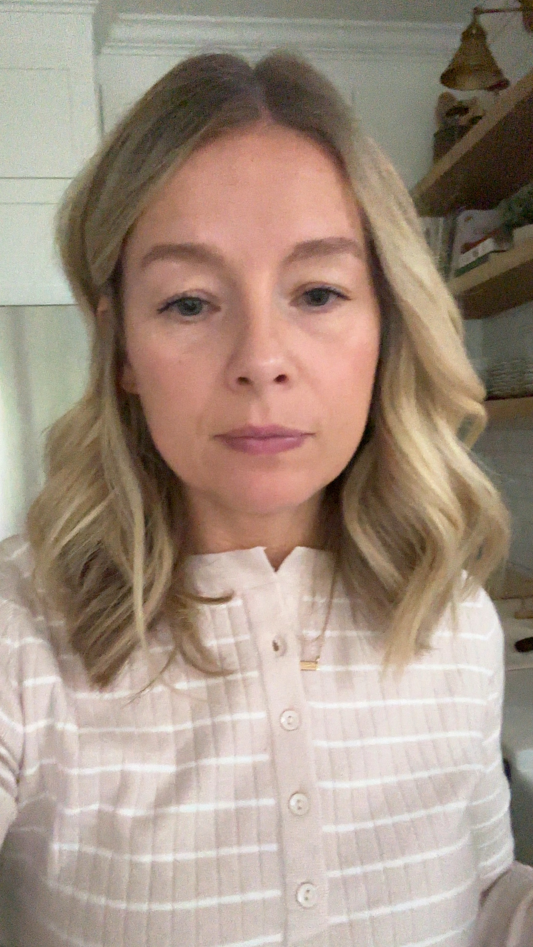 When bringing food to friends who are going through hard time (or even post birth!) bringing snacks or breakfast can be so helpful. Bonus— you don’t have to coordinate a drop off time! 

Always bring food in disposable containers your friends don’t need to return 😄

Here’s the recipe for my favorite blueberry muffins from my Trader Joe’s cookbook! 

INGREDIENTS:
½ cup salted butter, melted
⅔ cup sugar
1 lemon, zested and juiced
1 cup plain yogurt
2 eggs
1 tsp vanilla extract
2 tsp baking powder
½ tsp baking soda
¼ tsp salt
2 cups all-purpose flour
1½ cups fresh or frozen blueberries

DIRECTIONS:
1. Preheat the oven to 375°F. Line a 12-ct muffin tin with cupcake liners or grease with nonstick cooking spray.
2. In a large mixing bowl, combine the butter, sugar, lemon zest and juice, yogurt, eggs, and vanilla. Whisk until smooth.
3. Add the baking powder, baking soda, salt, and flour. Using a rubber spatula or spoon, stir until just combined. Add the blueberries and stir until evenly distributed.
4. Use a large scoop to fill each of the muffin cups with batter. Bake for 25-28 minutes, until golden brown on the top and a toothpick inserted into the center comes out clean.
note You can sub out the blueberries for diced strawberries or raspberries as well!
tip To bring the muffins back to life, cut them in half, spread with butter, and broil in the oven until golden brown and toasty.