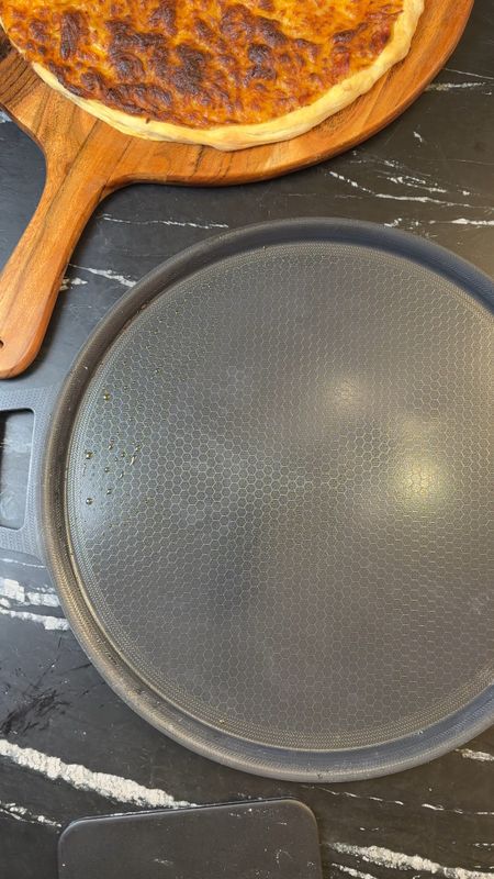 Welcome to the non stick Hexclad pizza steel.
Did you see how it just slipped off?
It’s that cool.

#LTKHome #LTKVideo #LTKStyleTip