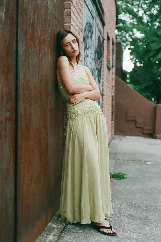 GEORGETTE-KLEID MIT SPITZE & SCHMUCKPERLEN | Zara DE