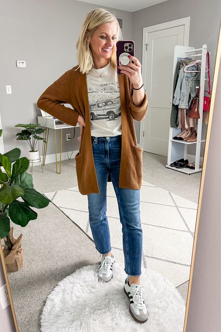 What I wore this week!
Shirt- xs
Cardigan- xs
Jeans- thrifted, linked the same jeans and some more affordable options 

#LTKSeasonal #LTKsalealert #LTKstyletip