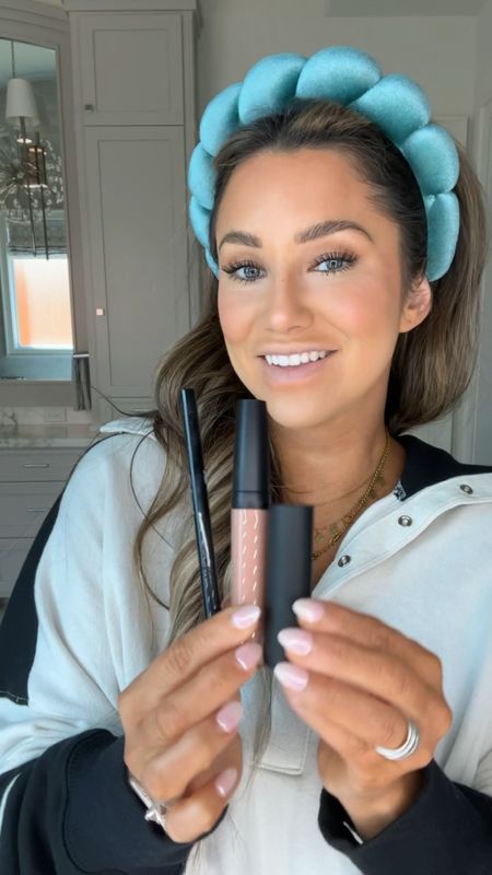 Flawless complexion with this combo!
Foundation- oatmeal blend 
Gloss- sugar 
Liner- soft nude 
Lipstick- natural beauty 

Code Cristina to save on the Frankie Rose website! 

#LTKbeauty #LTKsalealert #LTKitbag