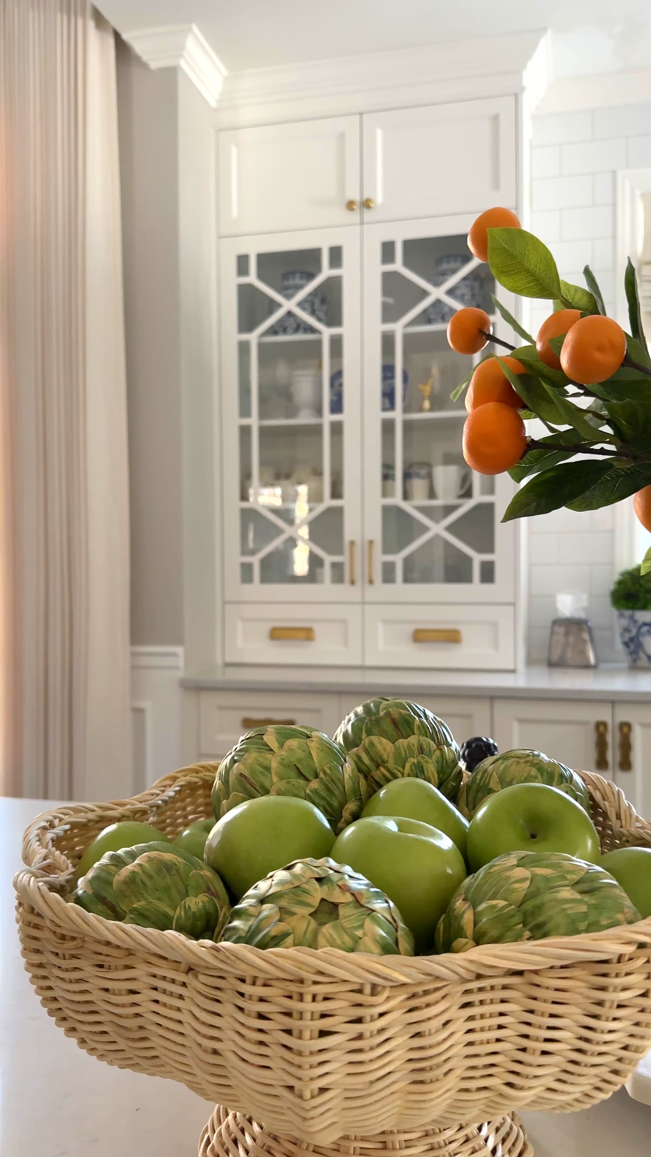 Gorgeous pops color of home decor for spring in our kitchen! Faux orange branches, artichokes and fruit are chic and vibrant!

Spring kitchen finds, spring kitchen decor, kitchen inspo, kitchen inspiration, kitchen finds, kitchen decorations, home finds, home inspo, home style, spring pathetic 

#LTKHome #LTKSeasonal