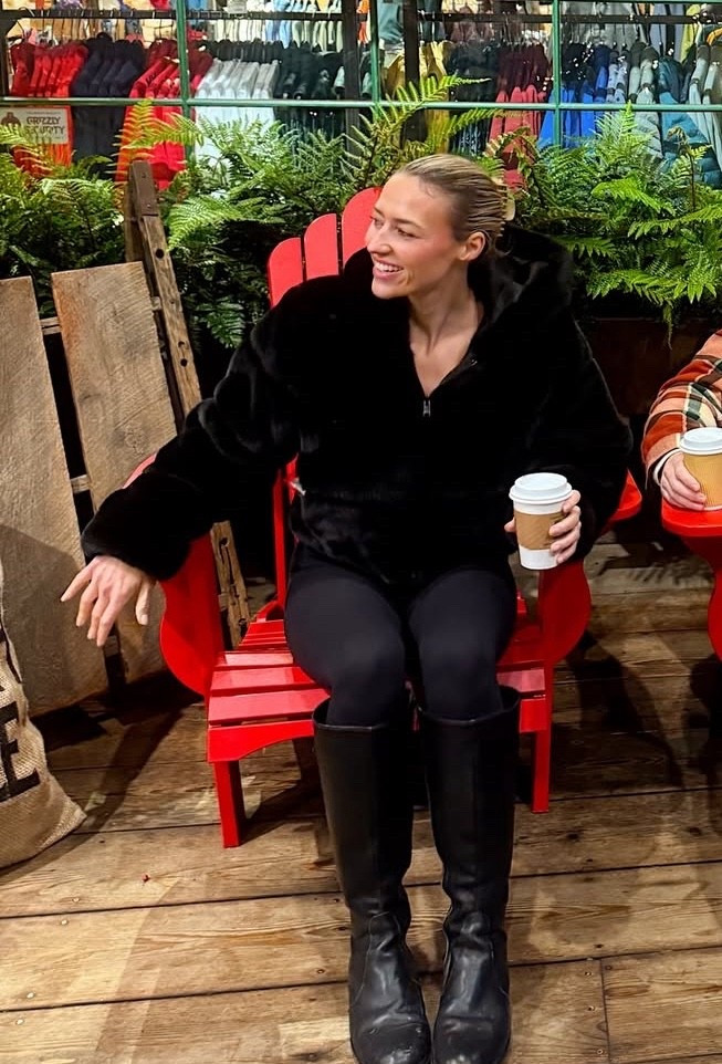 Jacket is last year from garage — will update post if they release it again or something similar :)

#LTKSeasonal #LTKHoliday #LTKCyberWeek