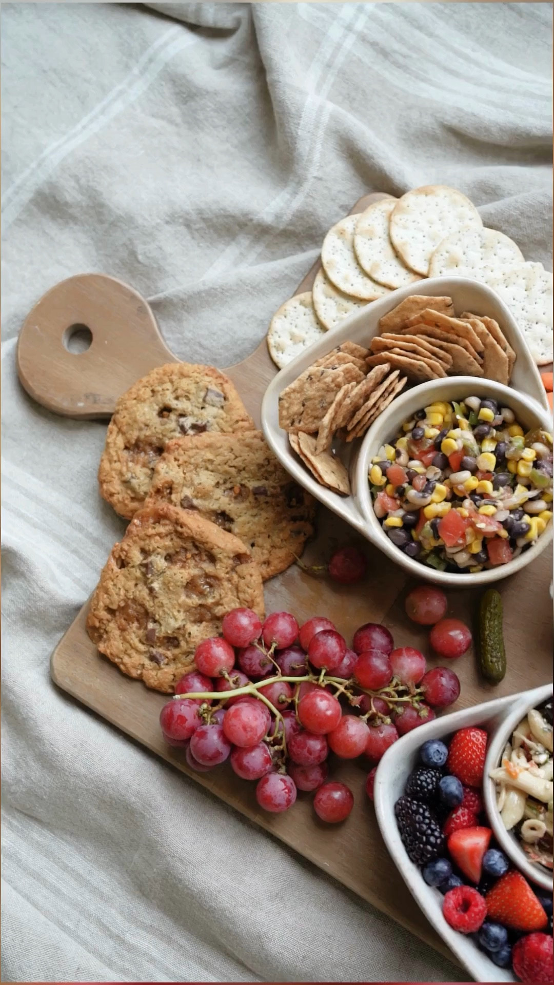 Make any meal feel special with our soup and side bowls

#cookware #serveware #cooperathome #soupandsalad #chipanddip 

#LTKSeasonal #LTKFind #LTKhome