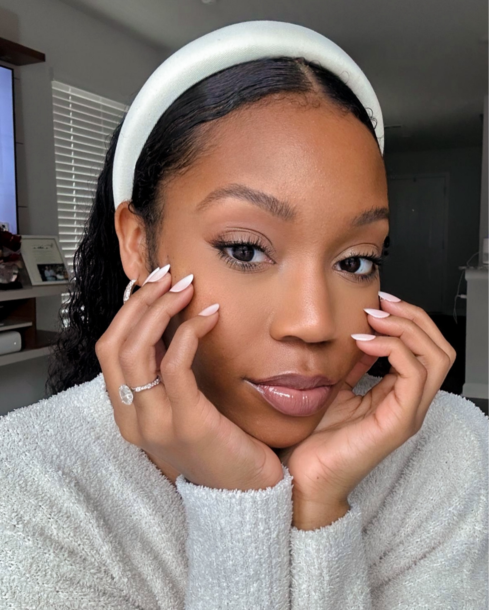 Cozy vibes with my Glamnetic nails 💅🏾 Use code ARIANNAJONAE for 15% off 🤍

#LTKBeauty #LTKFindsUnder50