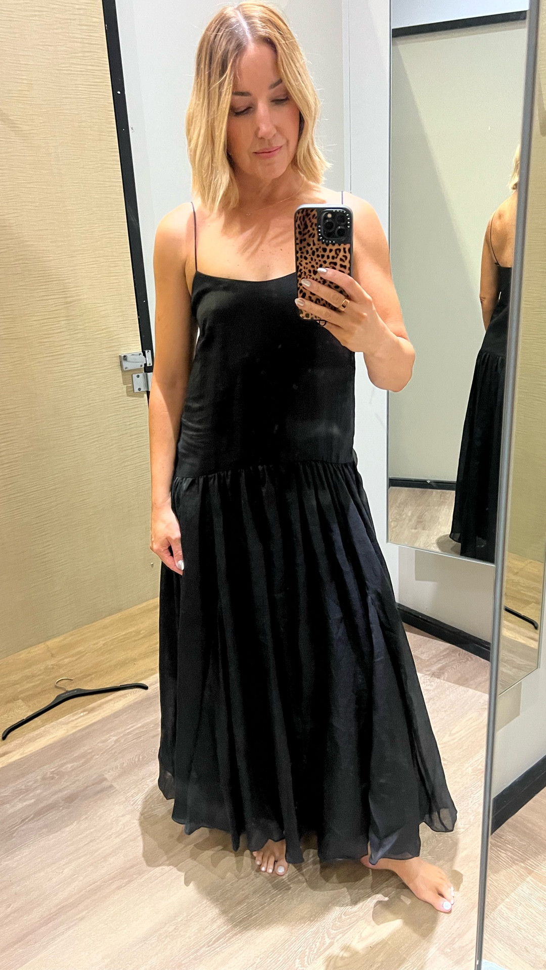 Obsessed with this Witchery Fine Strap Maxi 🖤 Will be on high rotation this summer! Catch the sale 🎉